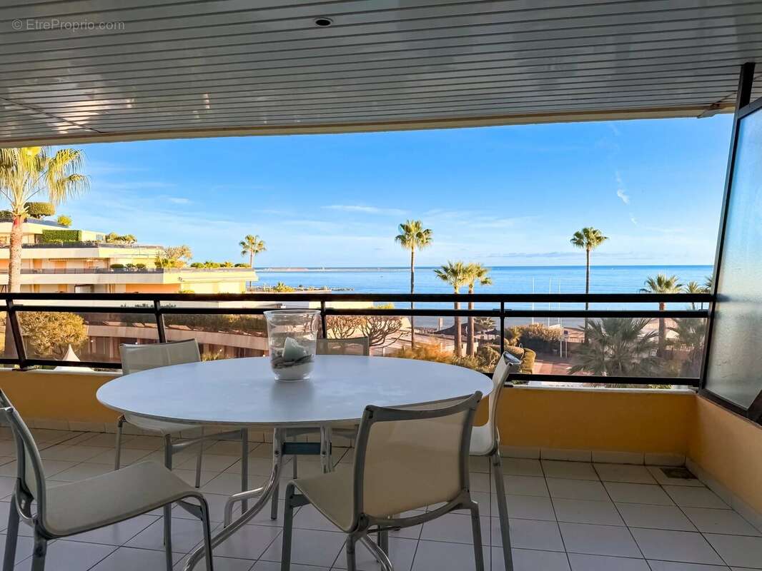 Appartement à SAINT-LAURENT-DU-VAR