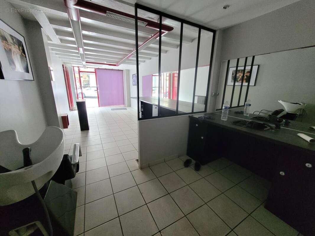 Commerce 67 m² à Descartes  - photo 4