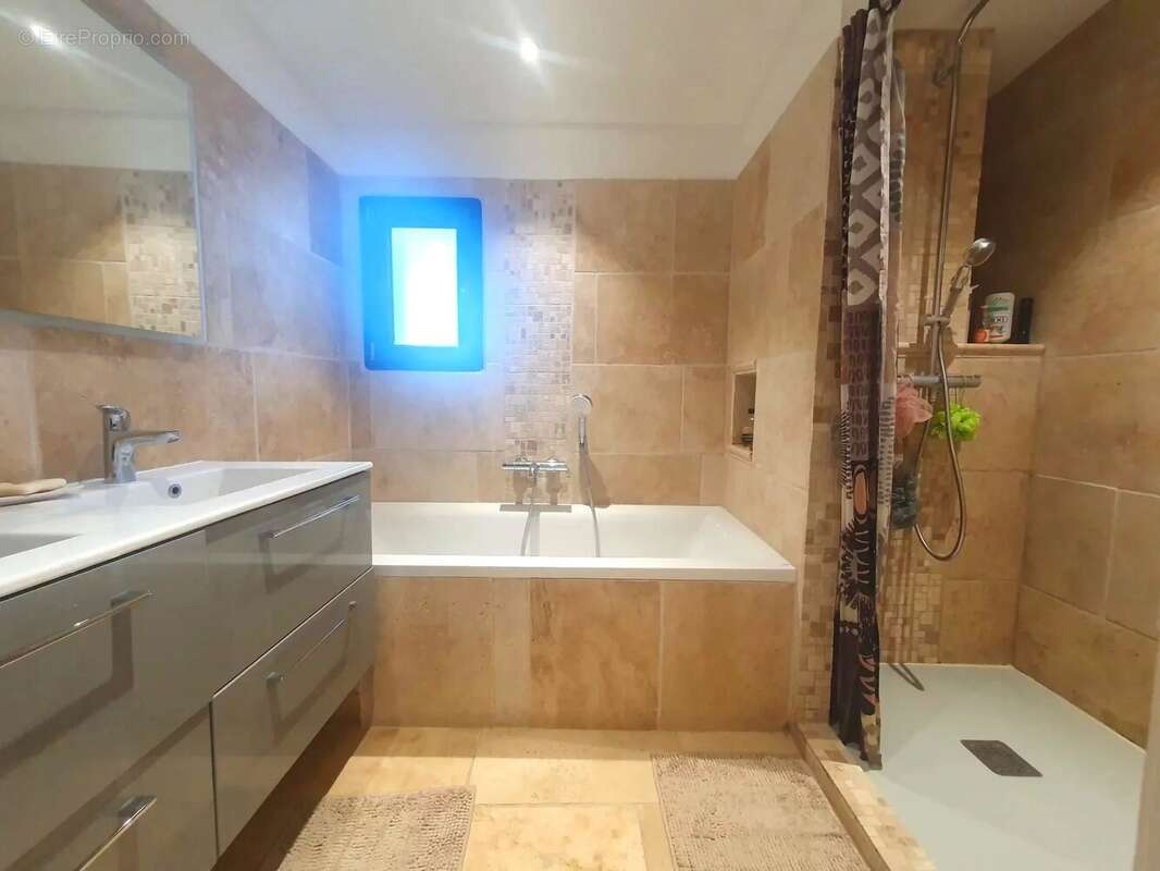 Maison à L&#039;ISLE-SUR-LA-SORGUE