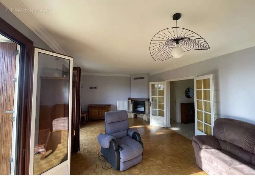 Maison à LIGNY-LE-CHATEL