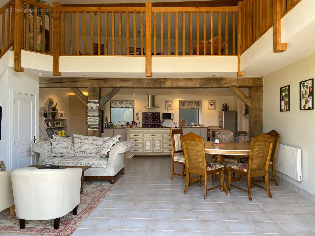 Maison à CHERVES-CHATELARS