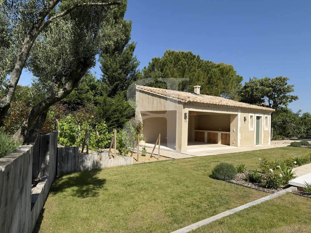 Maison à FONTVIEILLE