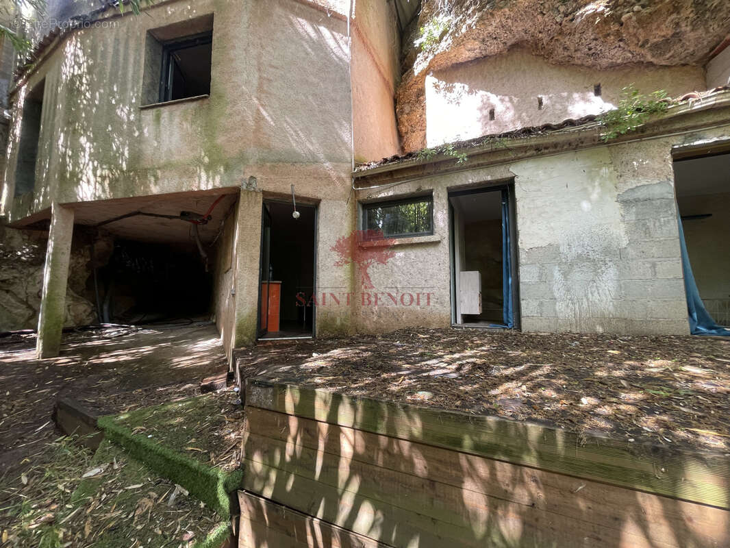 Maison de type t3 sur 2 niveaux et un appartement de type t2 sur une parcelle arboree de 6069m2 avec un bassin - photo 19