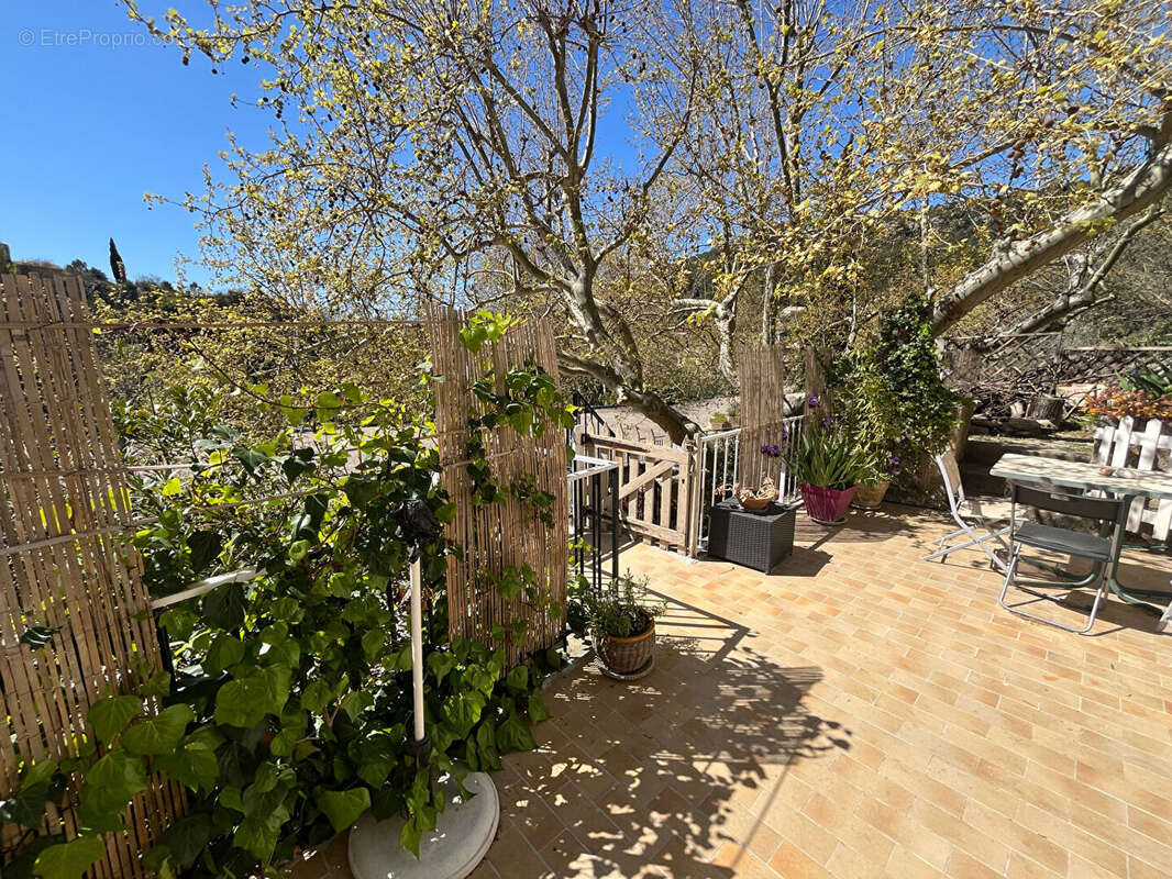 Appartement à FONTAINE-DE-VAUCLUSE