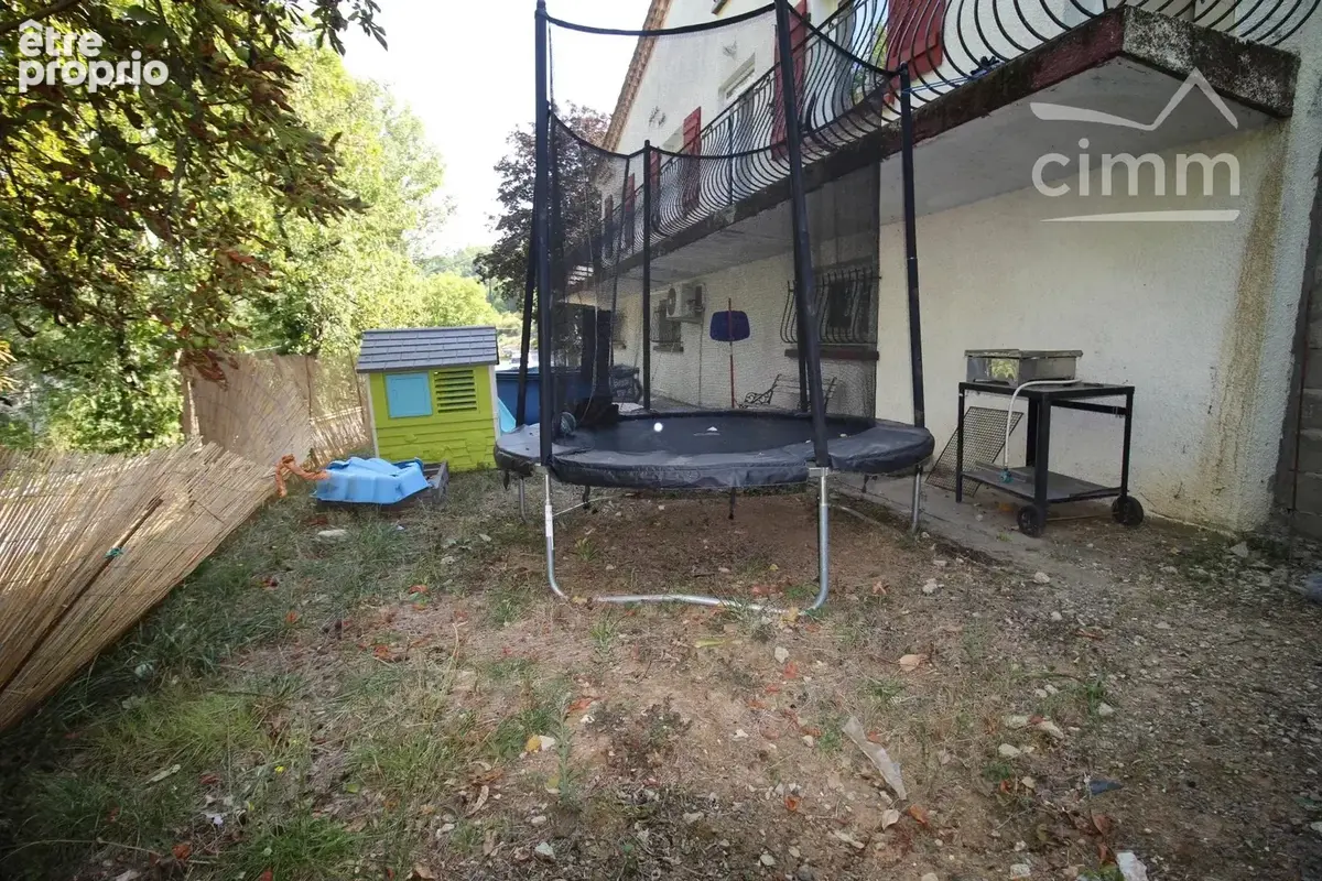 A vendre une maison entièrement rénovée avec jardin et garage - photo 14