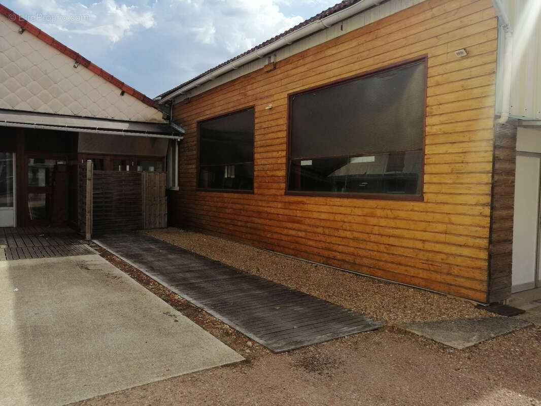 Nevers centre murs  local 900 m2 libre - photo 4