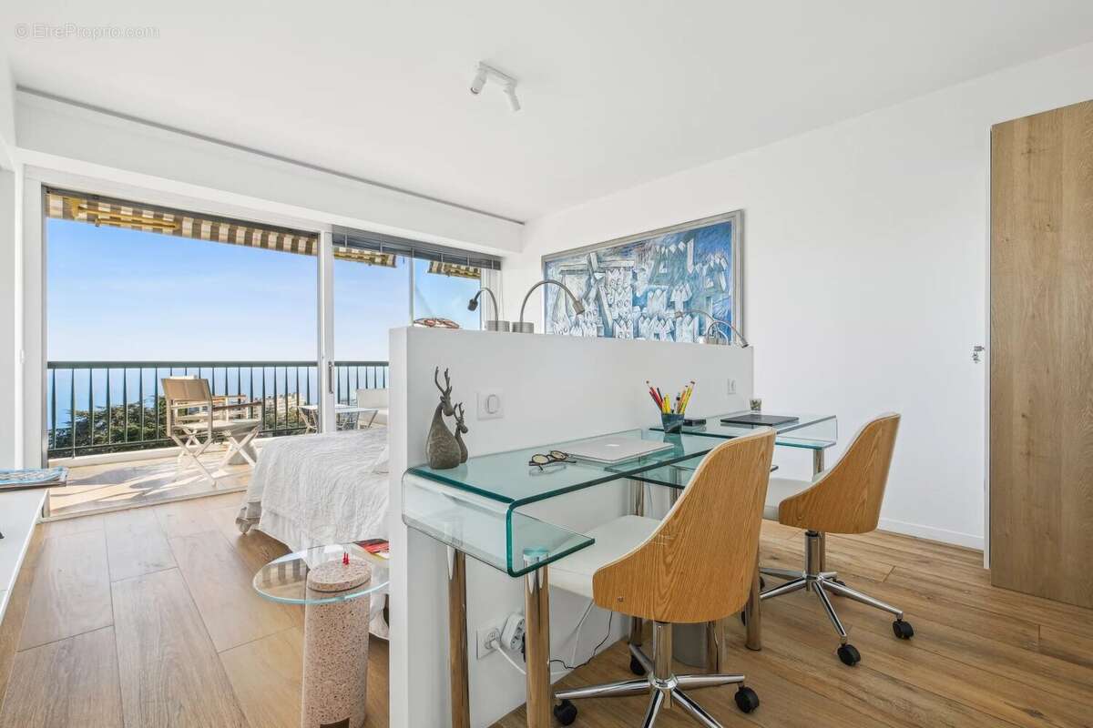 VENDU - CANNES - CROIX DES GARDES - DANS UN ÉCRIN DE BEAUTE   108 m2 élégants, vue époustouflante sur le Palm Beach, Les Iles de - photo 5