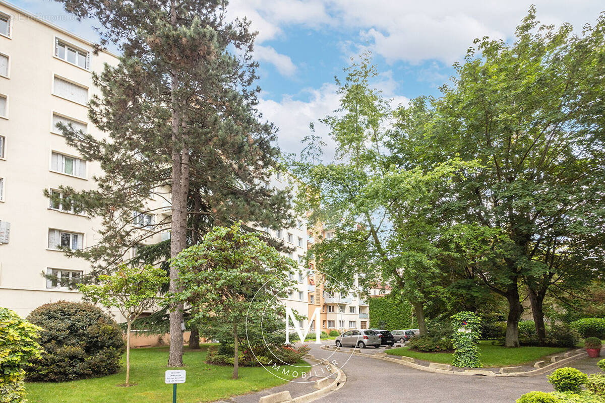 Appartement à MONTROUGE