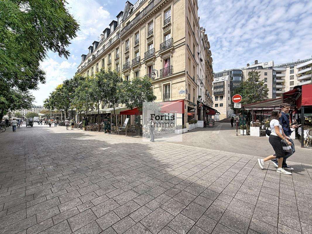 Appartement à PARIS-1E