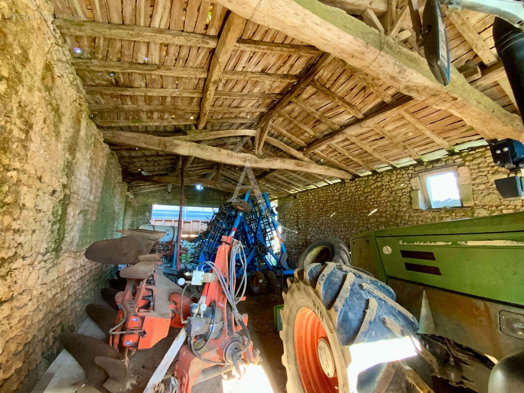 Maison à SAINT-GENIS-DE-SAINTONGE