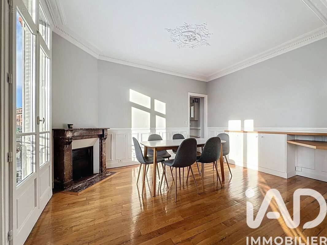 Photo 2 - Appartement à SURESNES