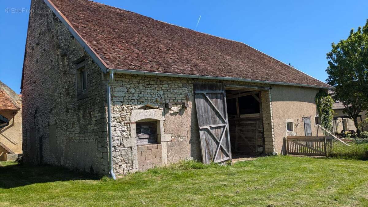 Maison à MIREBEAU-SUR-BEZE