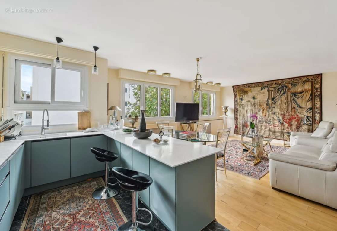 Appartement à NEUILLY-SUR-SEINE