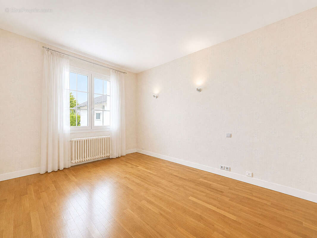 HUISSEAU-SUR-COSSON - Maison familiale de 148 m² avec piscine - photo 11
