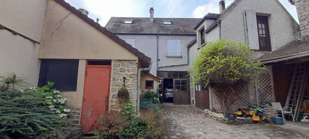 Maison à LA CHAPELLE-EN-SERVAL