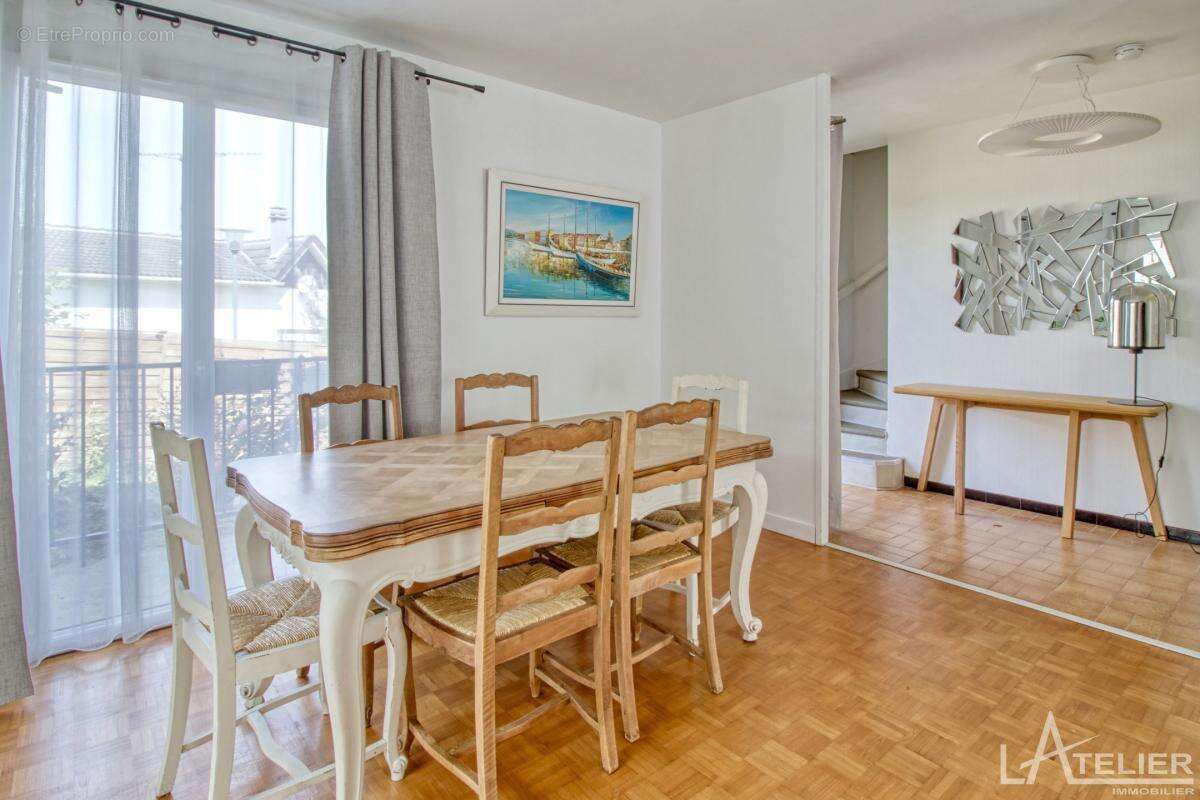 Maison à PLAISIR