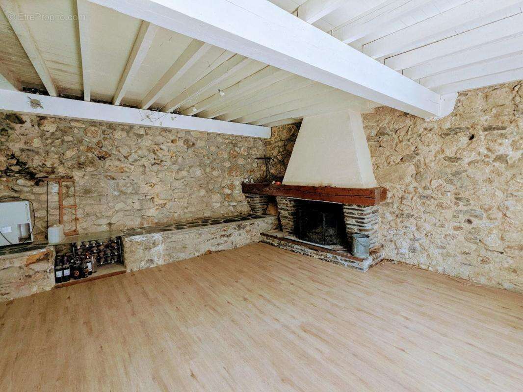 Maison à CAUSSOU