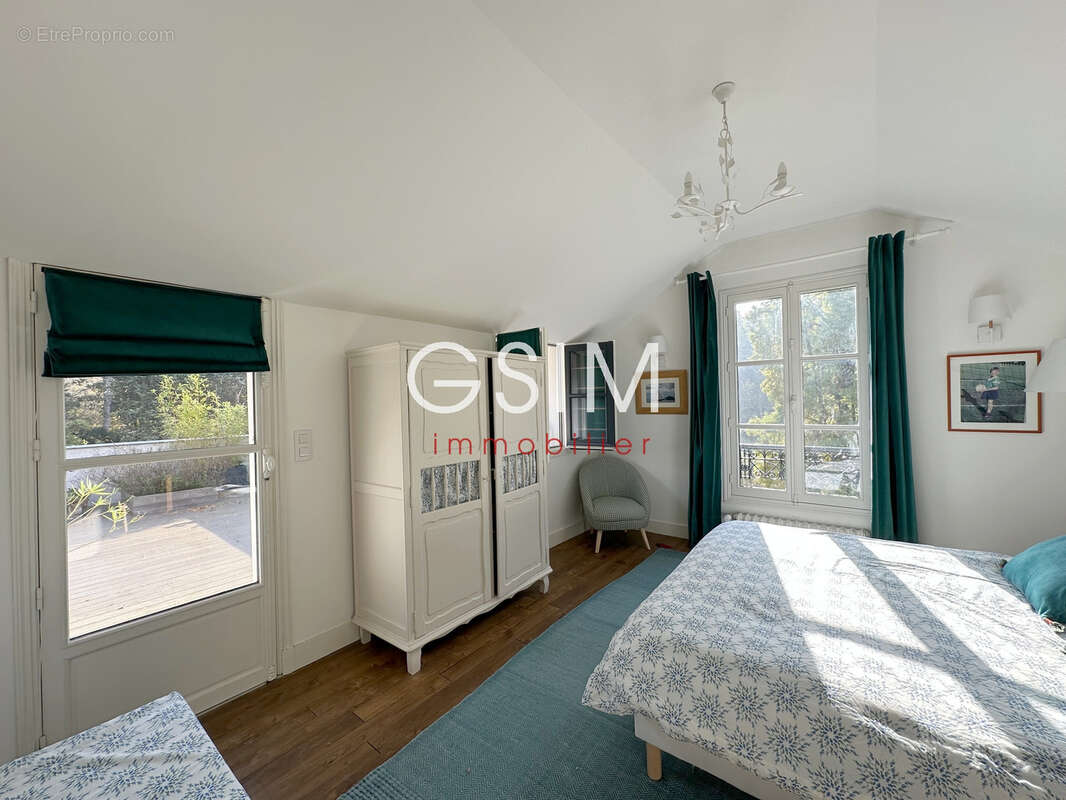 Maison à VILLE-D&#039;AVRAY