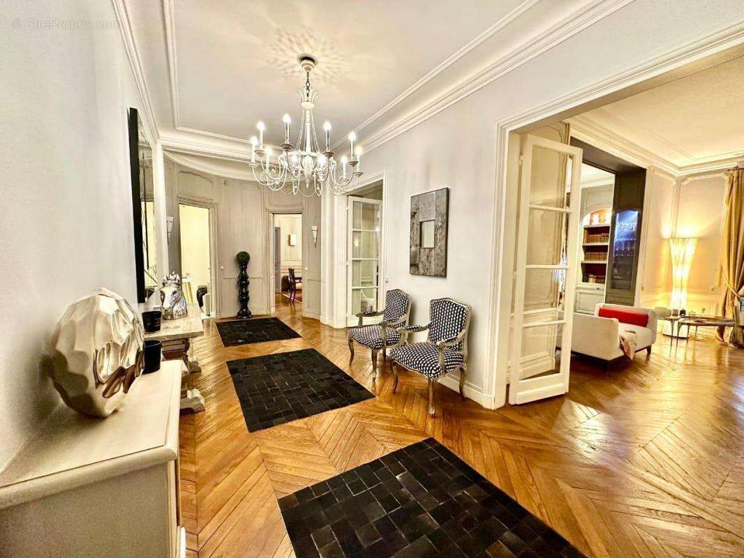 À VENDRE – Exceptionnel appartement de 242 m² à Paris 16e – à 100 m2 du Trocadéro - - photo 4