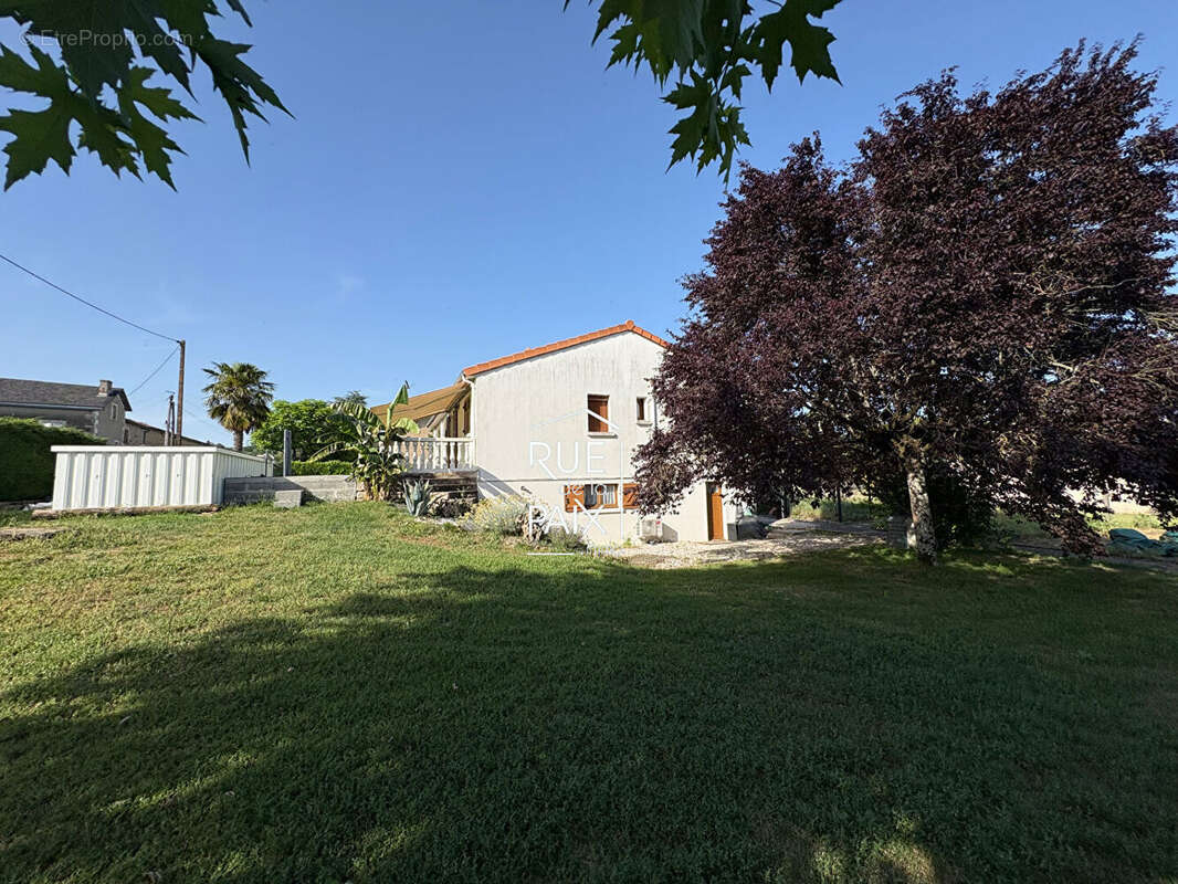 Maison à EXIREUIL