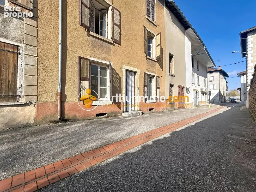 Appartement à SAINT-ETIENNE-DE-SAINT-GEOIRS