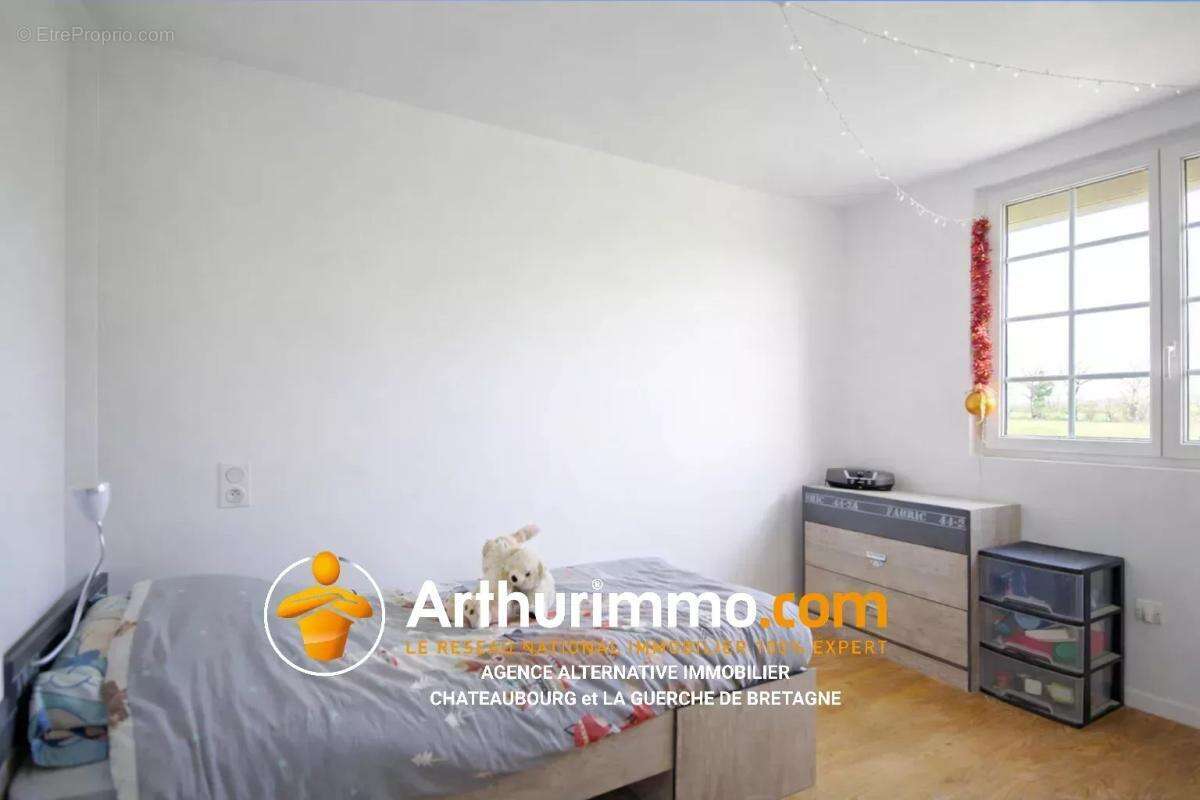 Maison à ARGENTRE-DU-PLESSIS