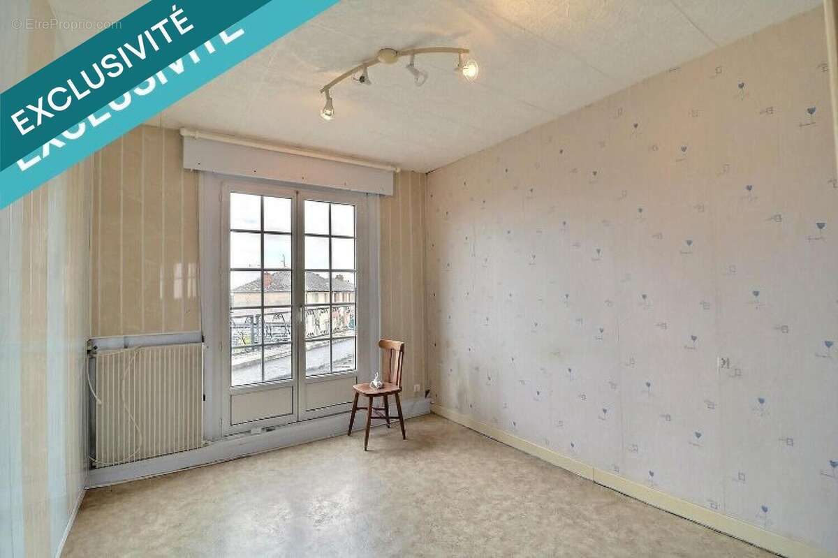 Photo 8 - Commerce à VIESLY