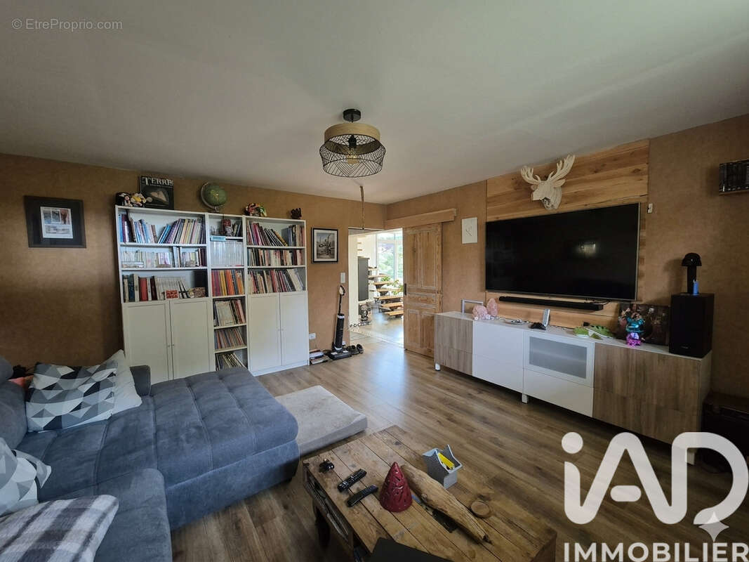 Maison 271 m² à Vernet-La-Varenne  - photo 9