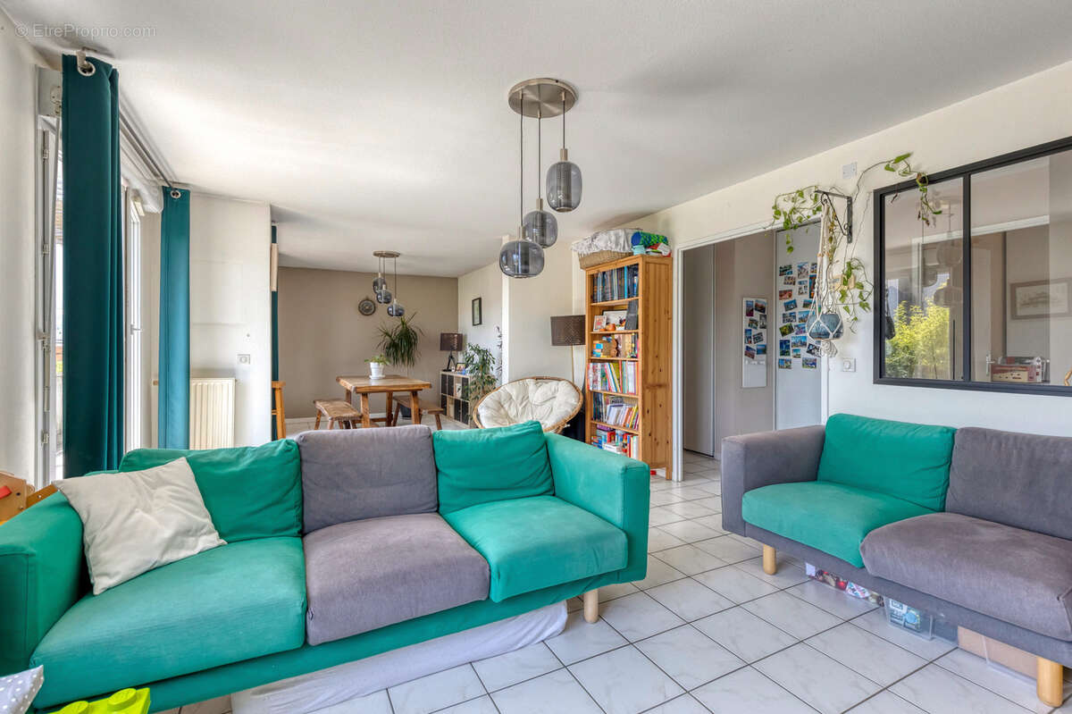 GRENOBLE Vigny Musset - T4 de 95m2 en étage élevé avec grande terrasse, cave et garage double - photo 7