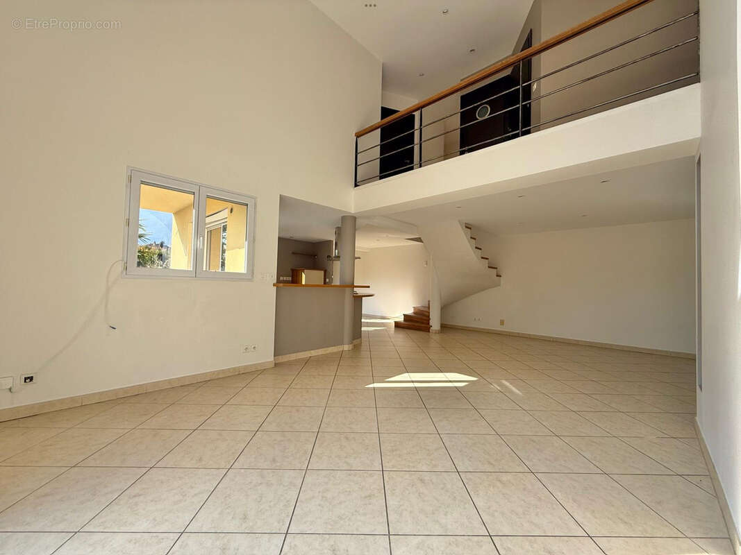 Maison à SAINT-NAZAIRE-LES-EYMES