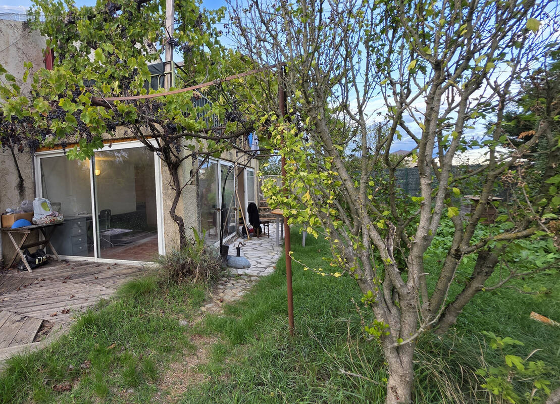 Maison à CHARMES-SUR-RHONE