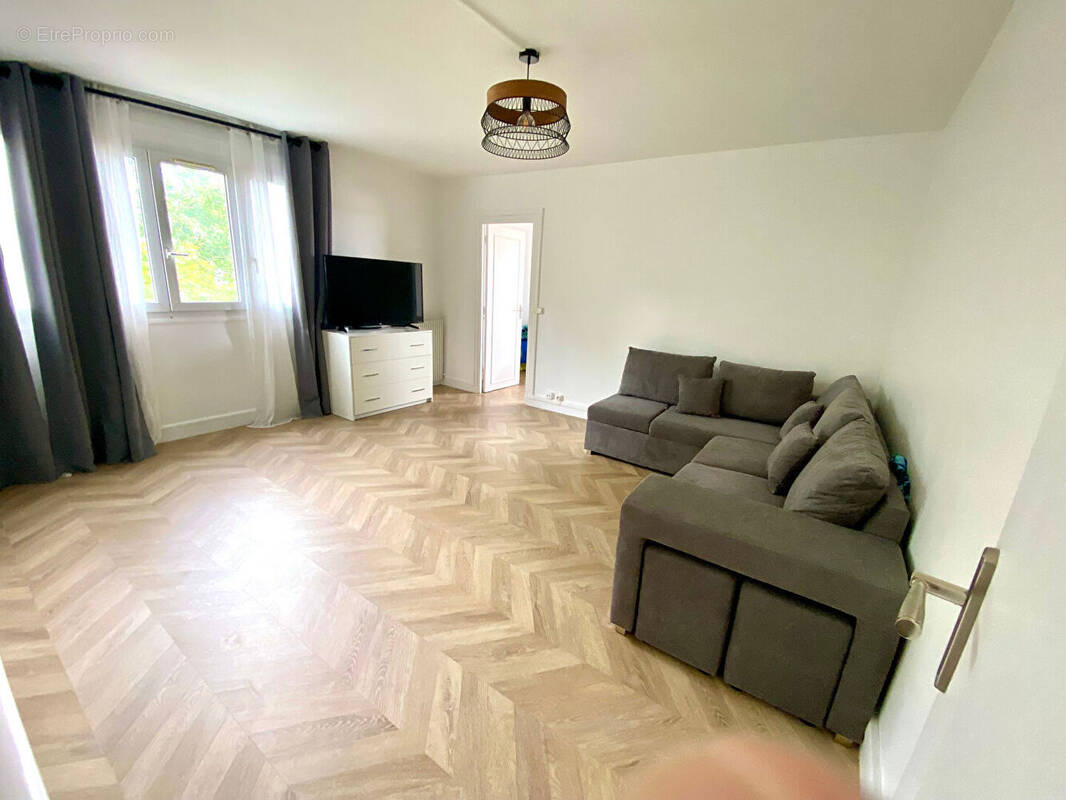 Appartement à SARTROUVILLE