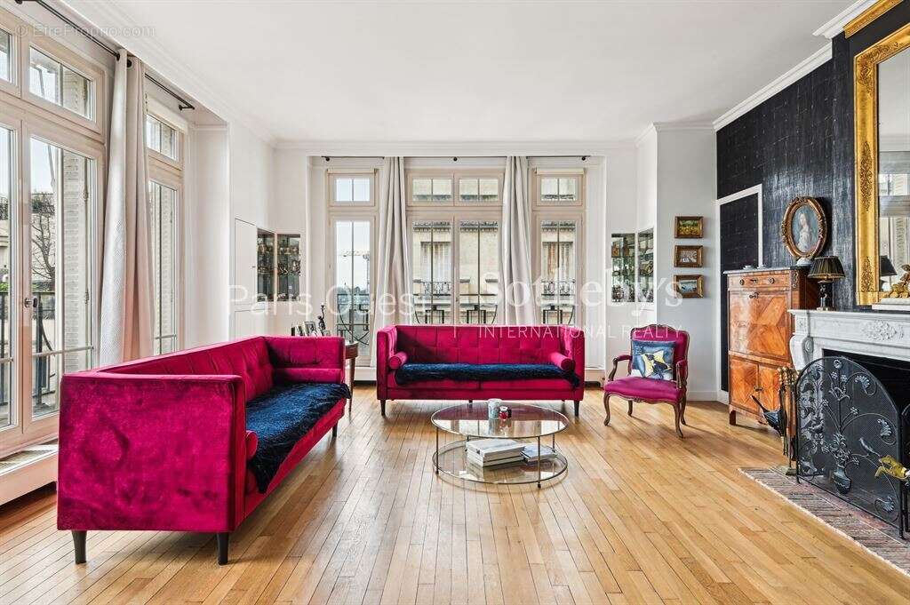 Appartement à NEUILLY-SUR-SEINE