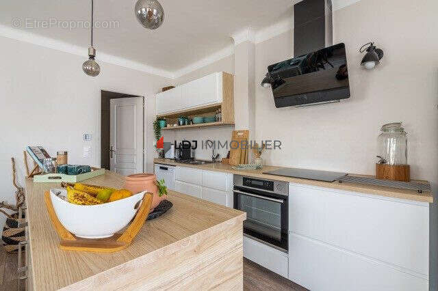 Cuisine avec ilot central - Appartement à SAINT-CYPRIEN