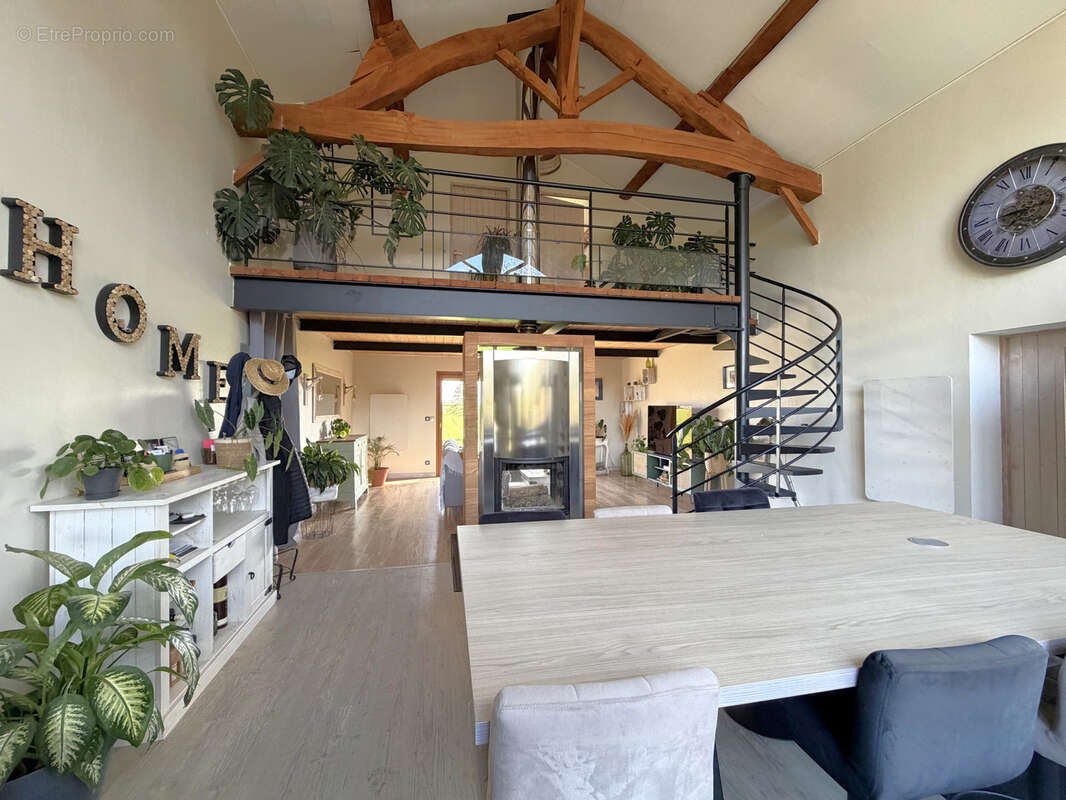 Maison à SAINT-JULIEN-SUR-VEYLE