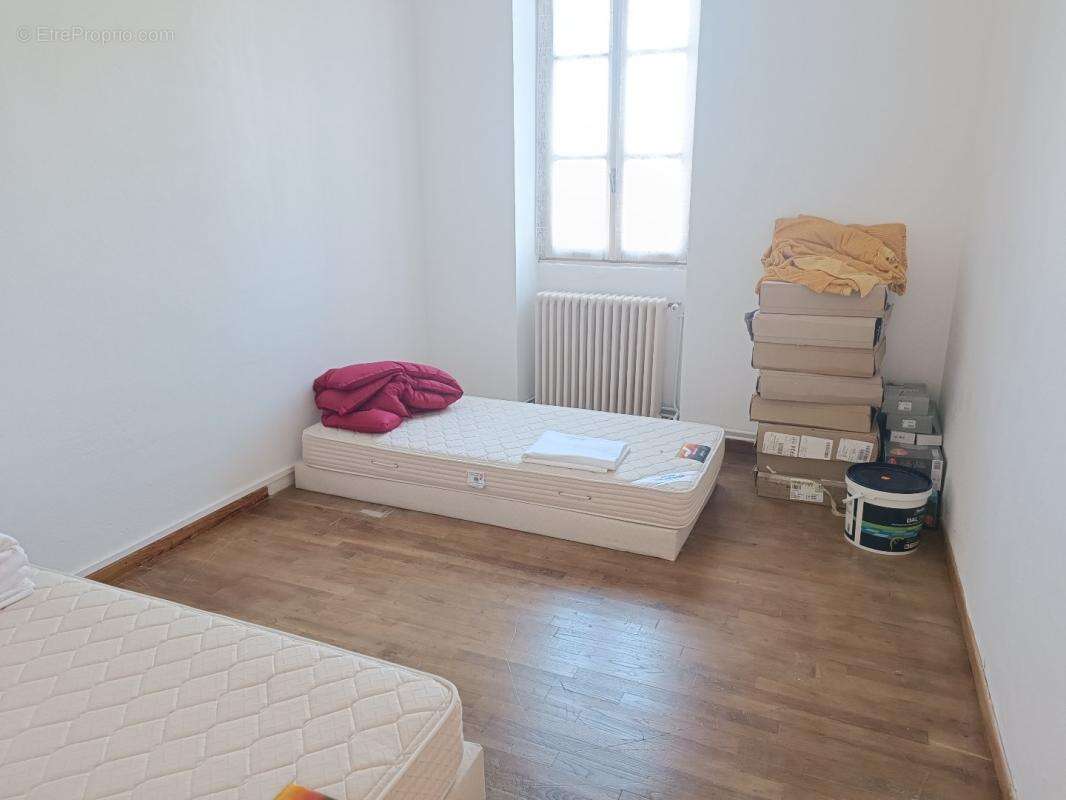 Maison à SALLES-CURAN