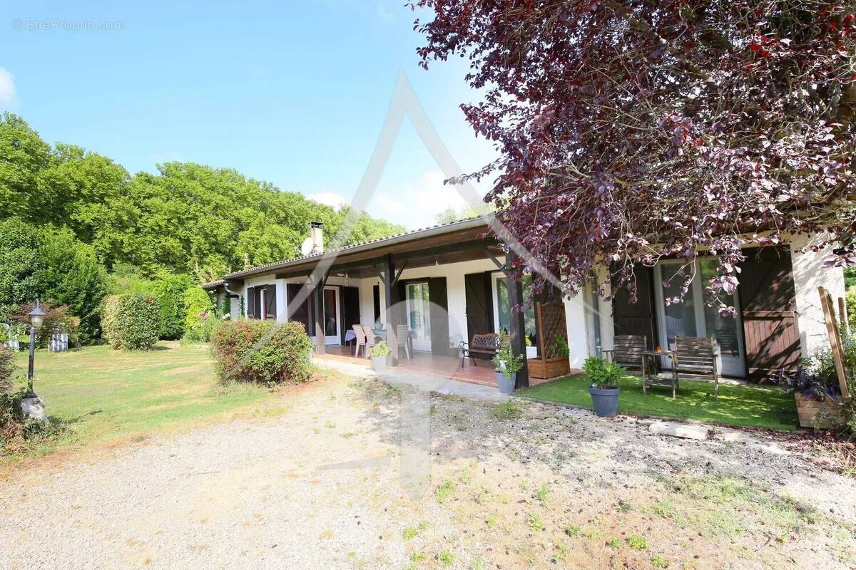 A vendre propriété de 7 pièces à POMPERTUZAT - photo 3