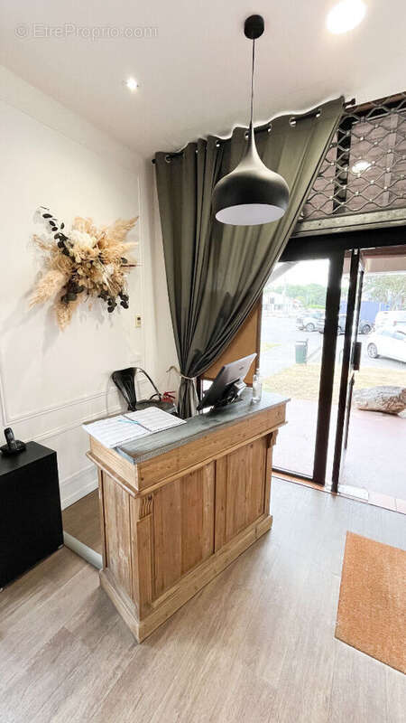 Commerce à LACROIX-FALGARDE