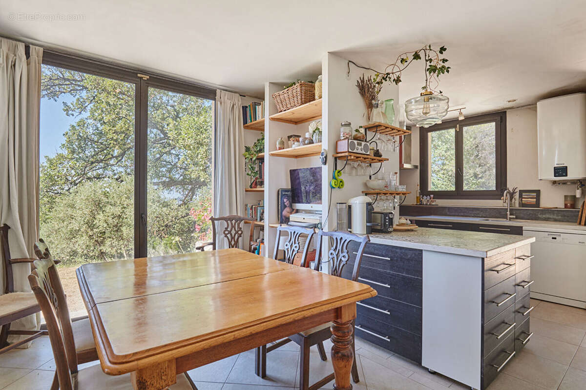 Cucuron- Vue unique, a pied du village, 95 m2 sur 8000 m2 - photo 6