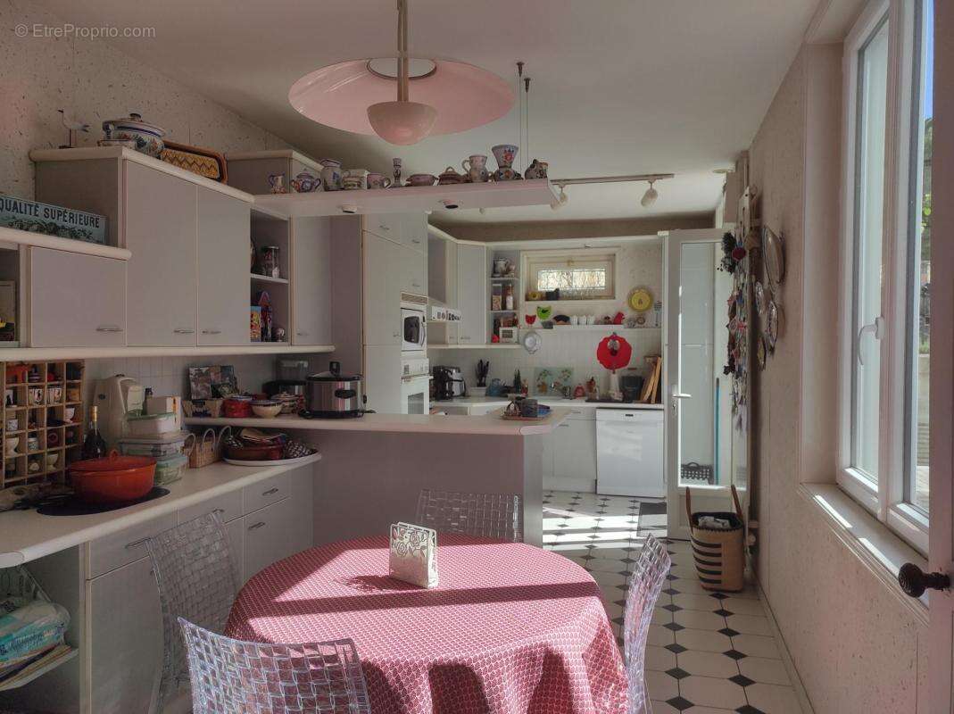 Maison à SAINT-JEAN-D'ANGELY