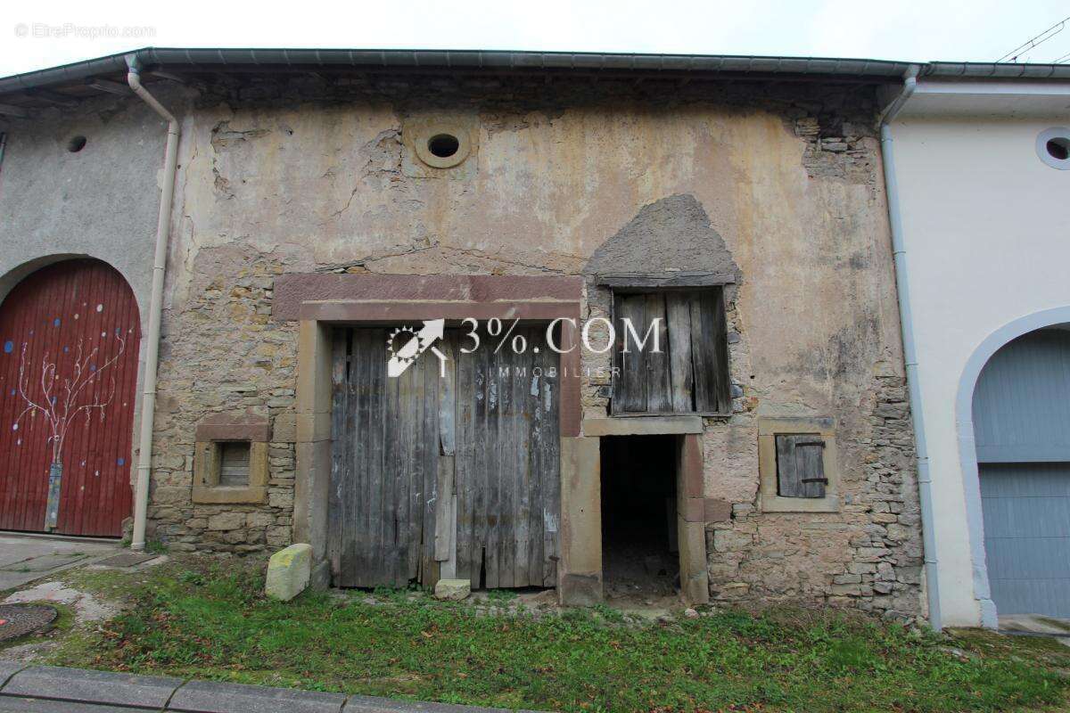 Maison à MOYEN