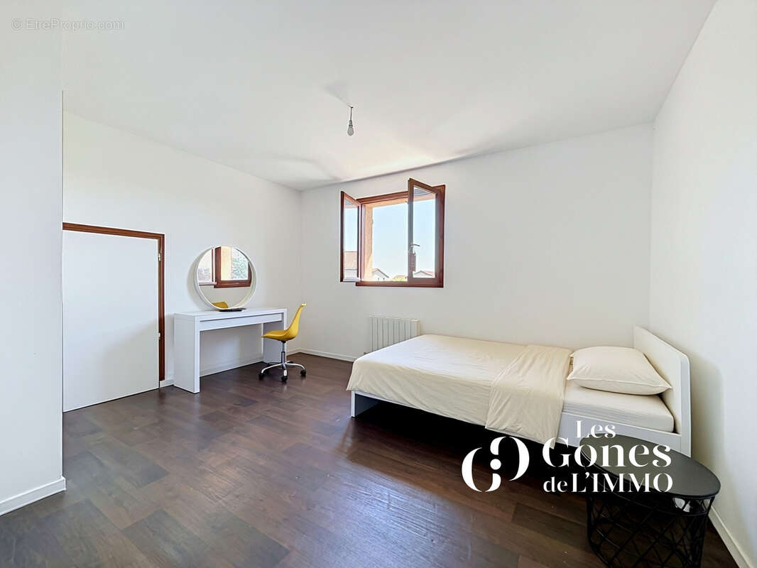 Genas  Maison familiale de 155 m2 avec 4 chambres, jardin de 600 m2, garage et sous-sol - photo 12