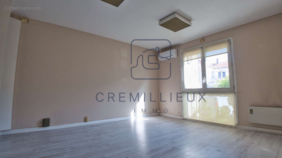 Local commercial ou professionnel Guilherand-Granges 225 m2 - photo 7