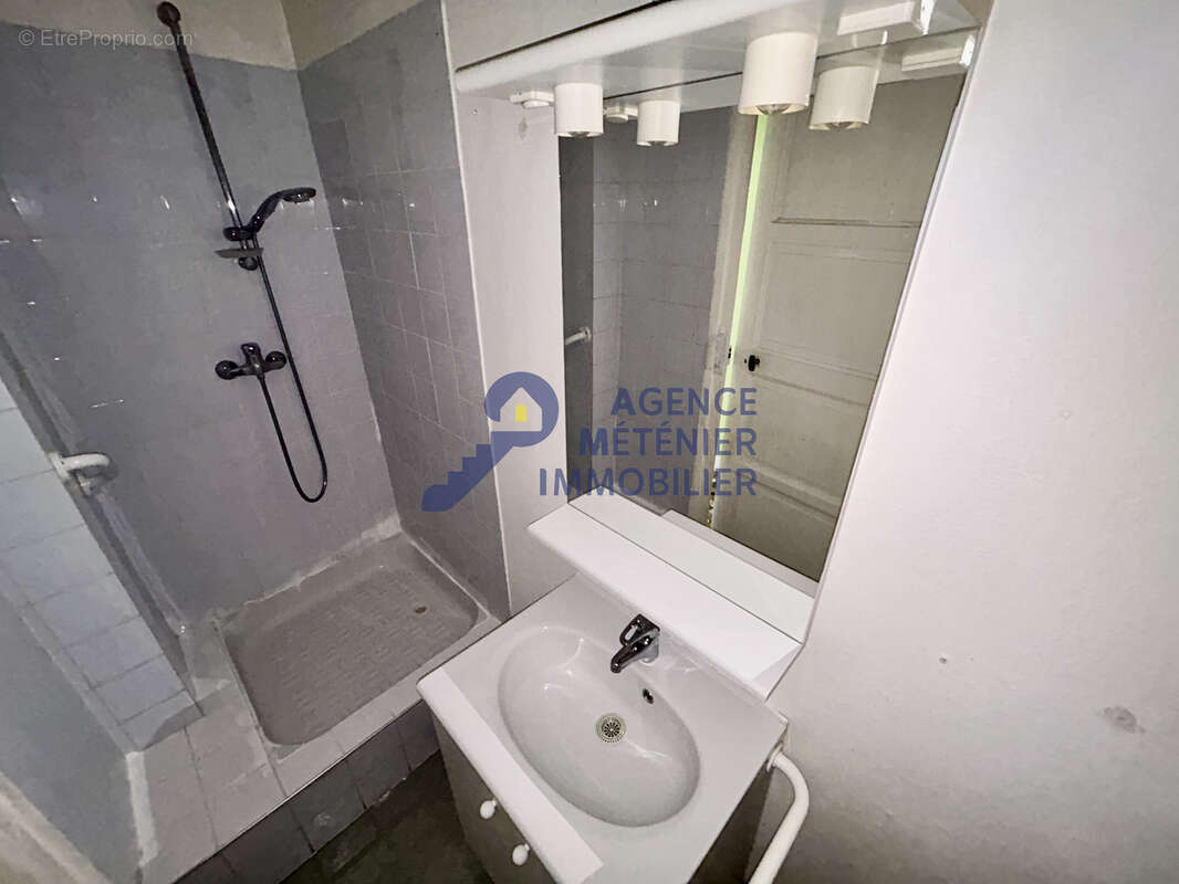 VICHY - appartement de type f2 proche de toutes commodités - photo 12