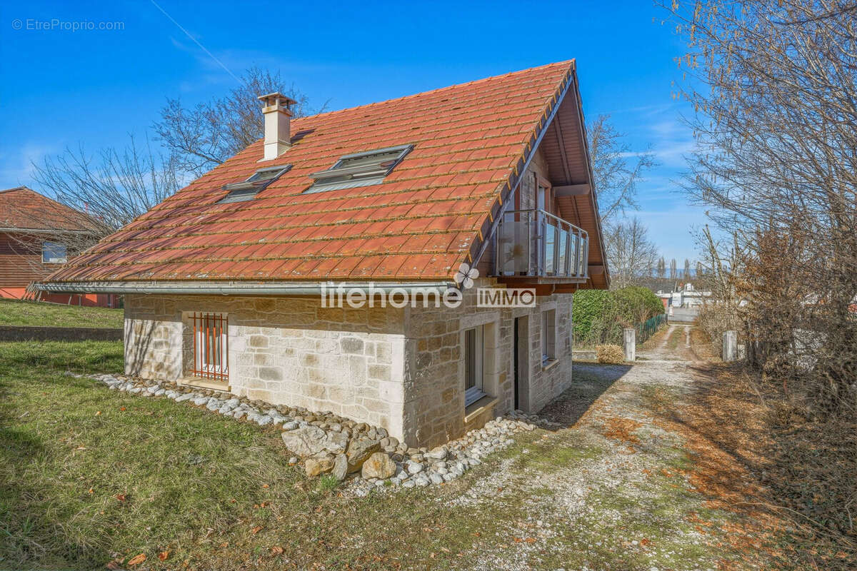 Maison à LA ROCHE-SUR-FORON
