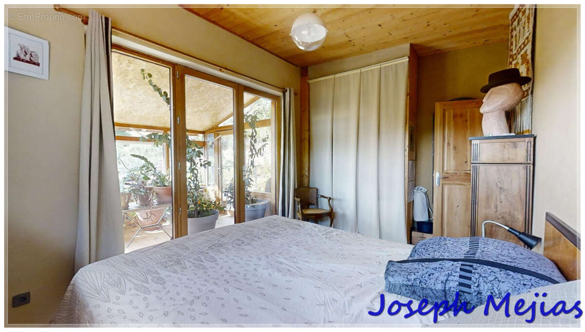 Maison à SAINT-ETIENNE-DE-SERRE