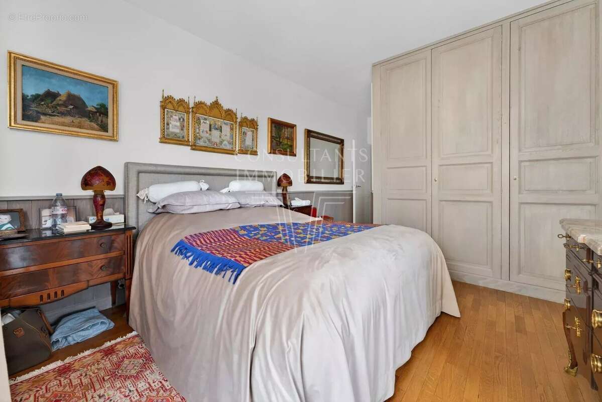 Appartement à NEUILLY-SUR-SEINE