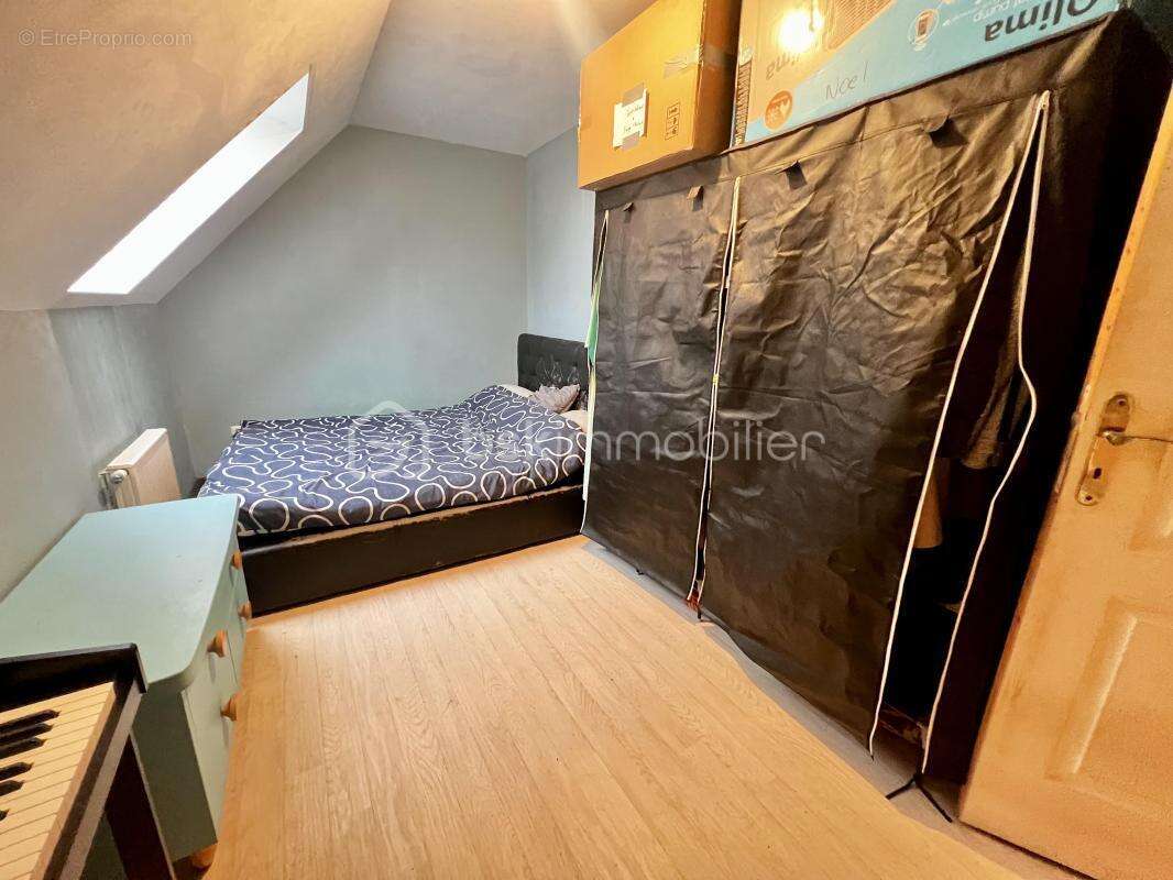 Maison familiale sur Coulommiers même : De très beau volumes Un bien rare sur ce prix là avec Beaucoup de potentiel !! - photo 12