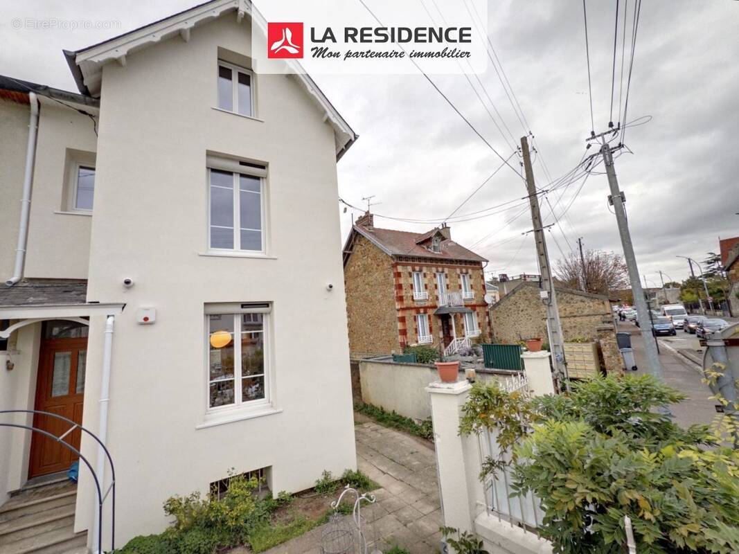 Maison à LES MUREAUX