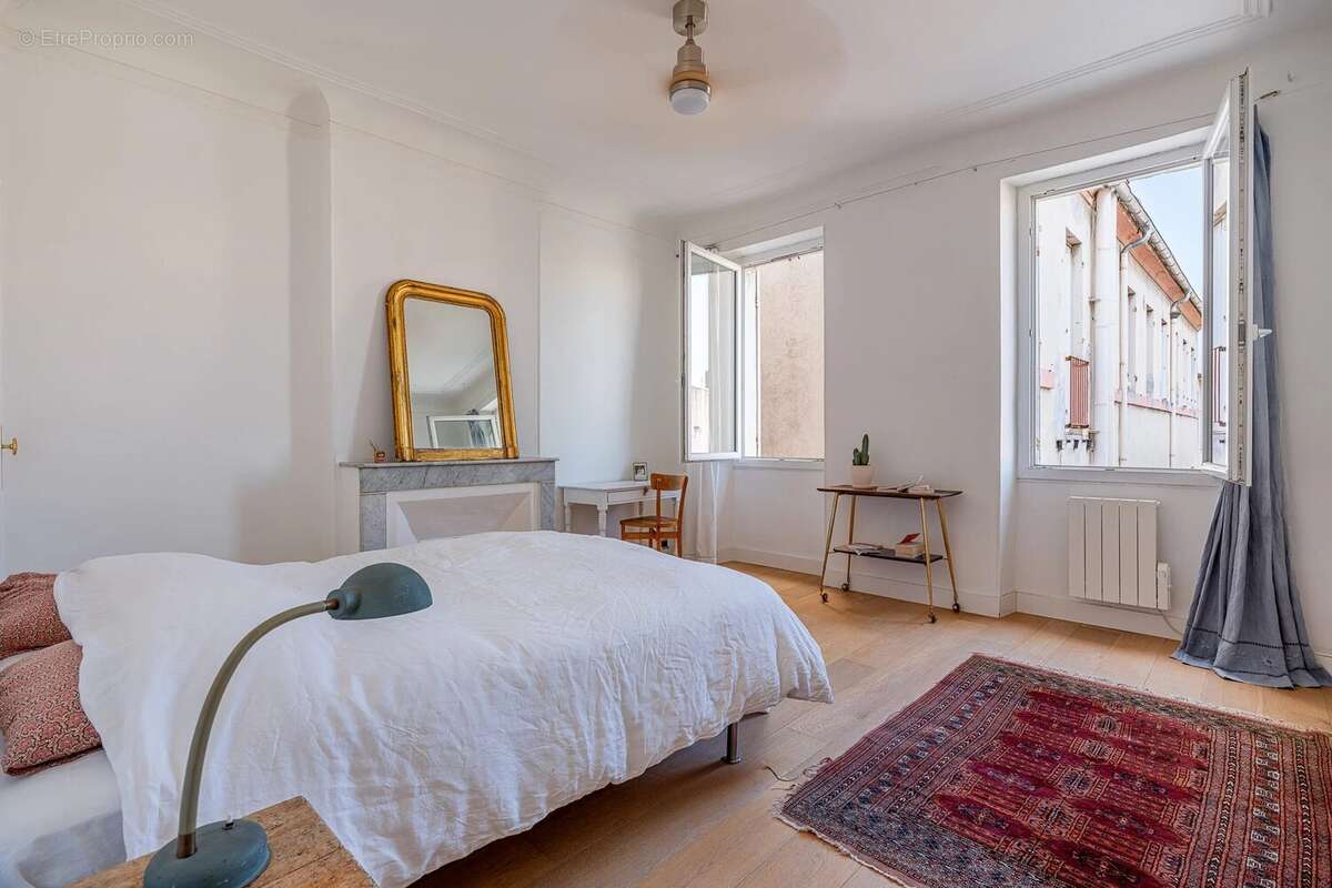 Appartement à MARSEILLE-1E